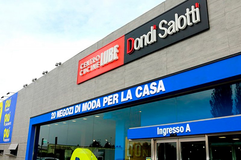 Inaugurazione del nuovo centro mobili Dondi